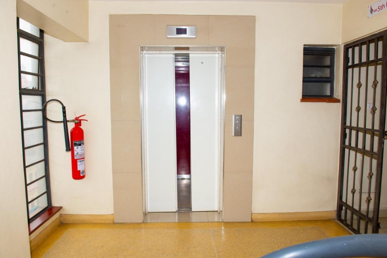 Mercy-Phillips Apartments Located At Eagle Tower Building Nairobi City Centre מראה חיצוני תמונה